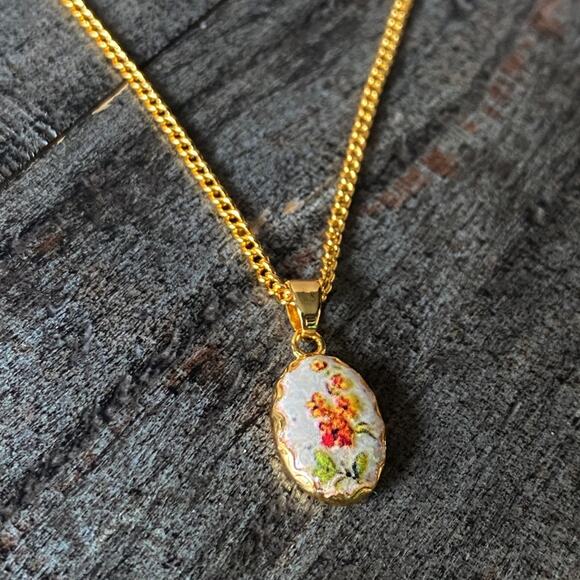 NEW Gold Vintage Style Floral Layering Necklace - Picture 8 of 8